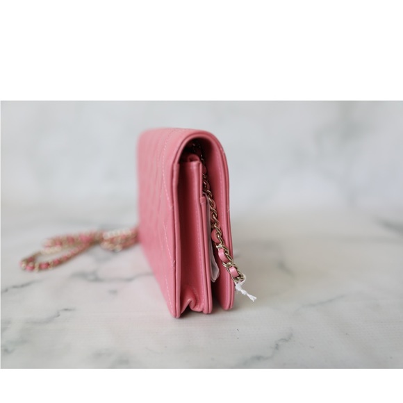 NWT CHANEL wallet on chain in iridescent pink with gold hardware - Picture 4 of 15